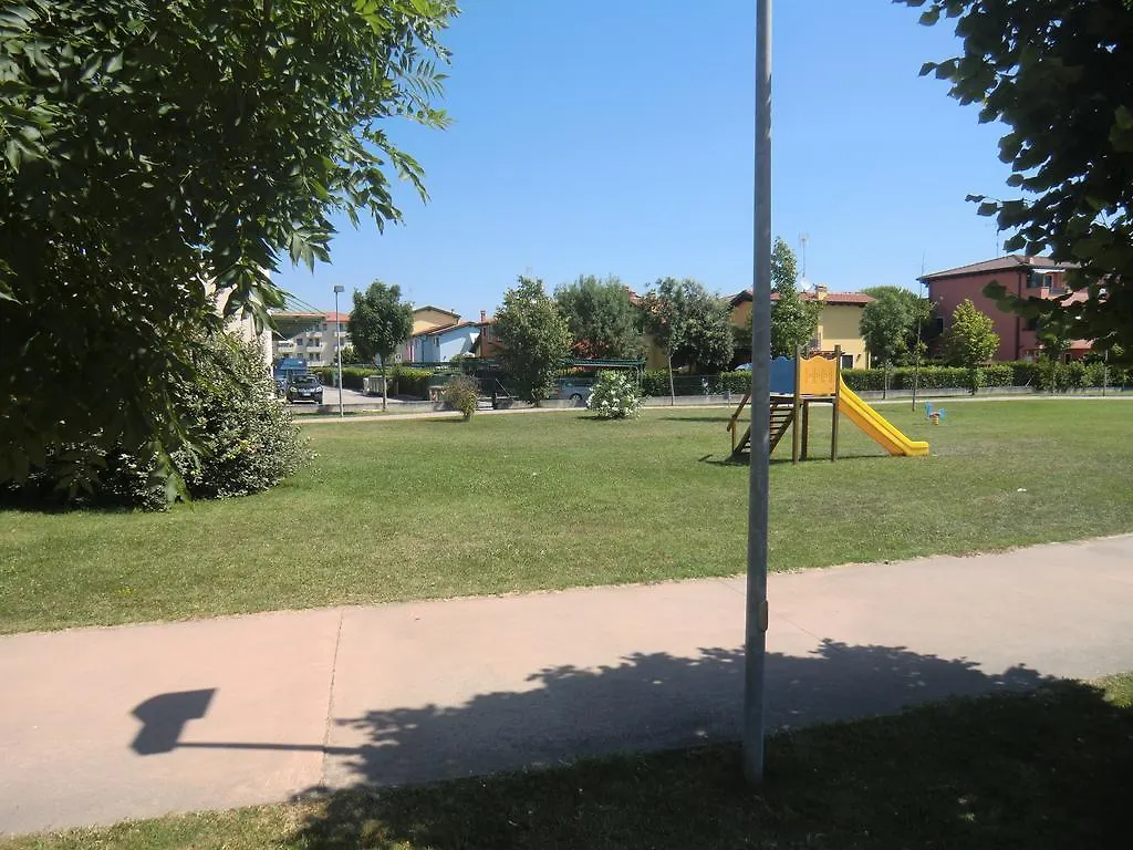 Residence Villaggio Dei Fiori Con Piscina E Posto Spiaggia Incluso Caorle 0*,