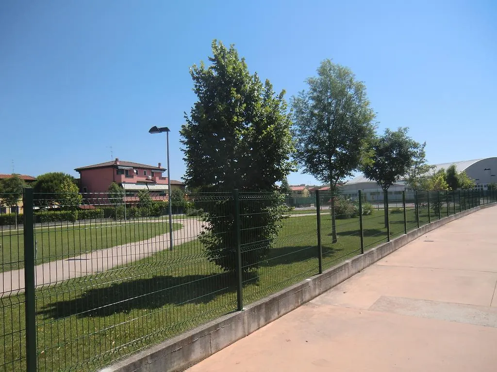 Residence Villaggio Dei Fiori Con Piscina E Posto Spiaggia Incluso Caorle Apartment