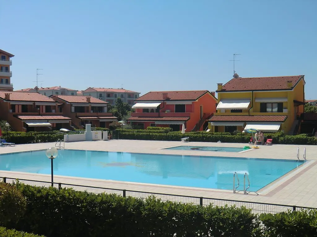 Residence Villaggio Dei Fiori Con Piscina E Posto Spiaggia Incluso location