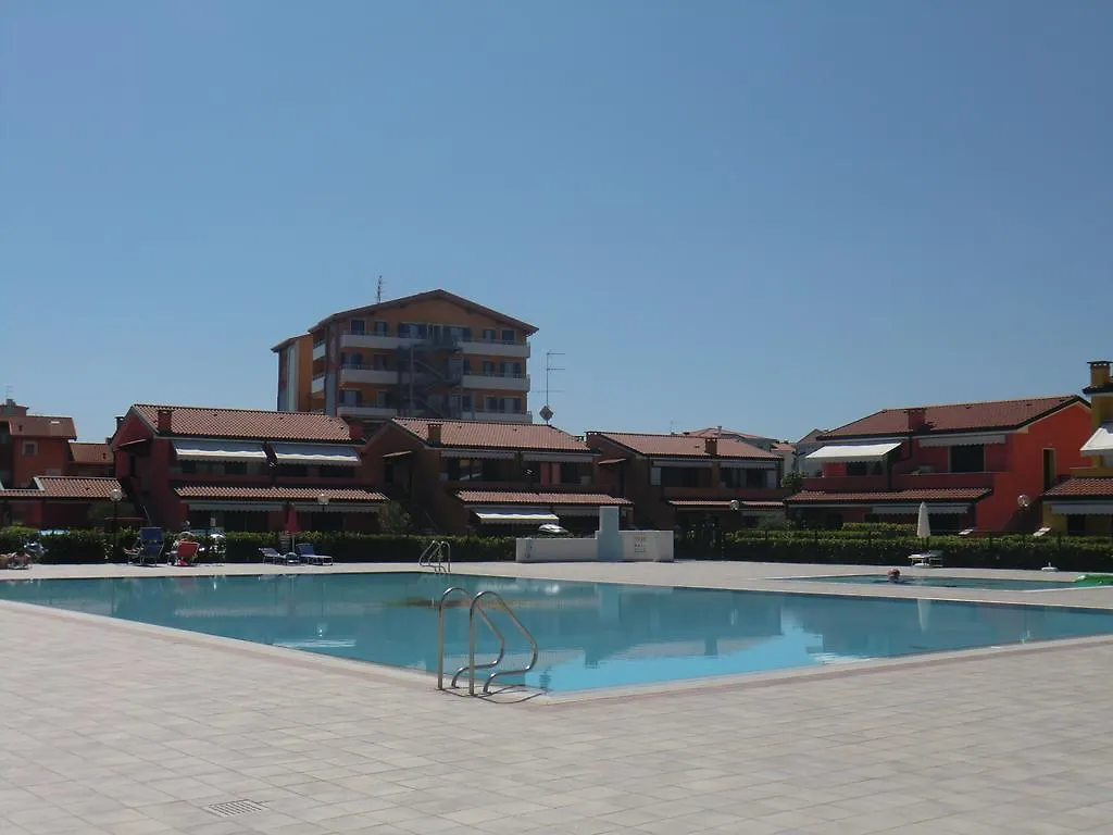 Apartment Residence Villaggio Dei Fiori Con Piscina E Posto Spiaggia Incluso Caorle Italy