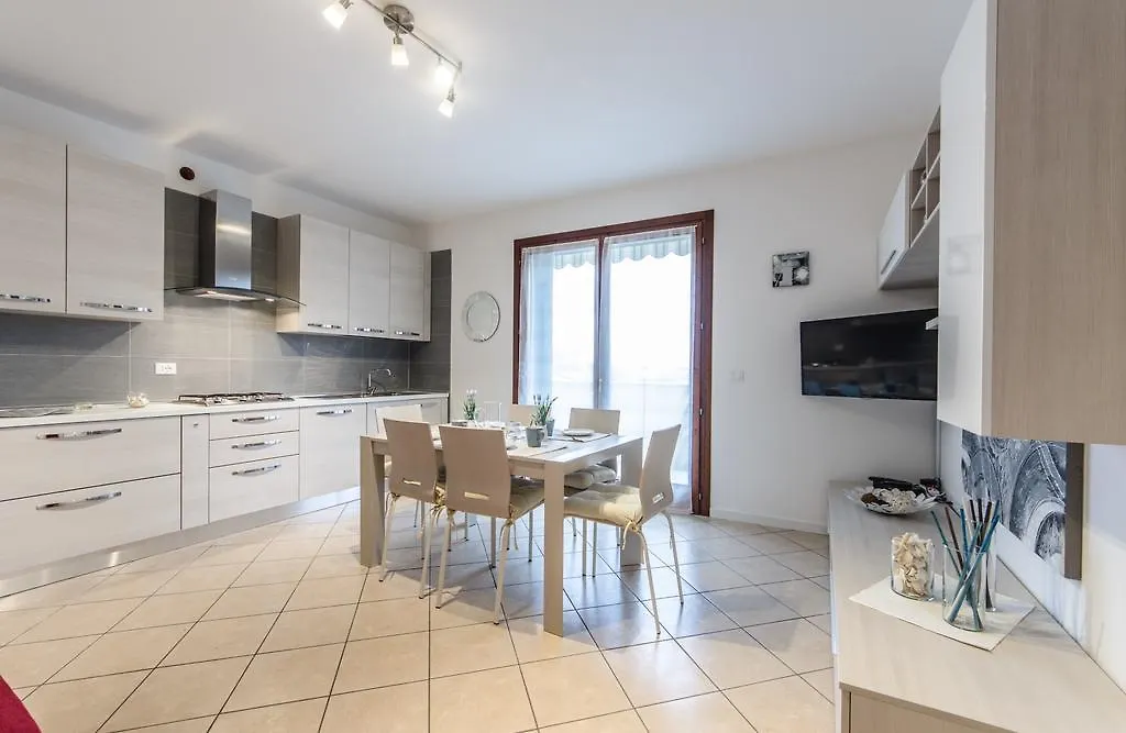 Residence Villaggio Dei Fiori Con Piscina E Posto Spiaggia Incluso Caorle Apartment