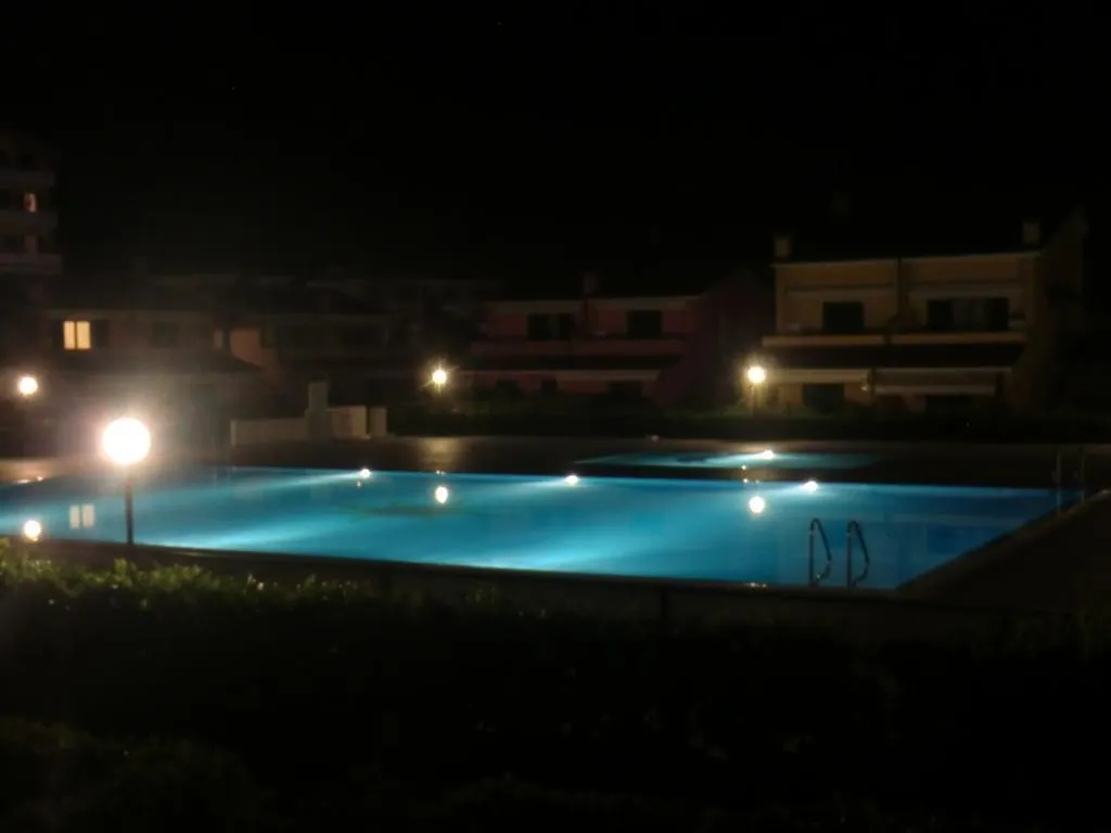 Residence Villaggio Dei Fiori Con Piscina E Posto Spiaggia Incluso カオルレ アパート
