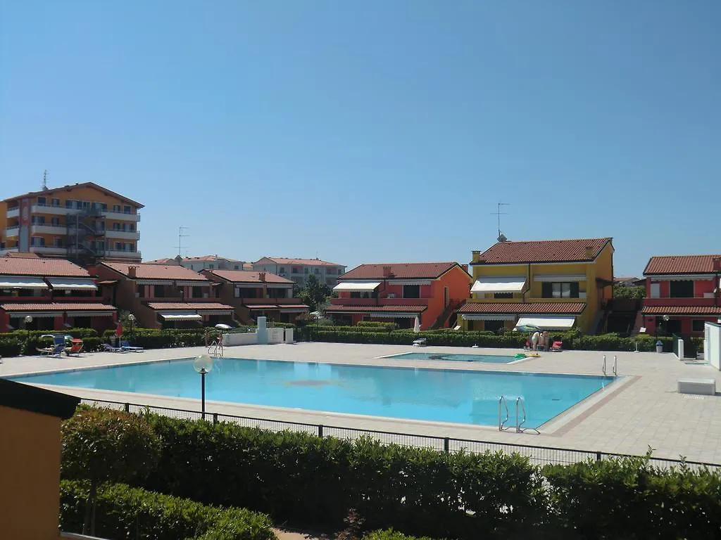 Residence Villaggio Dei Fiori Con Piscina E Posto Spiaggia Incluso カオルレ アパート