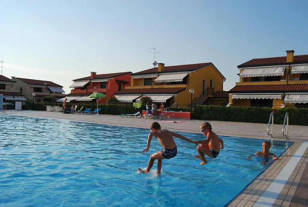 Residence Villaggio Dei Fiori Con Piscina E Posto Spiaggia Incluso カオルレ