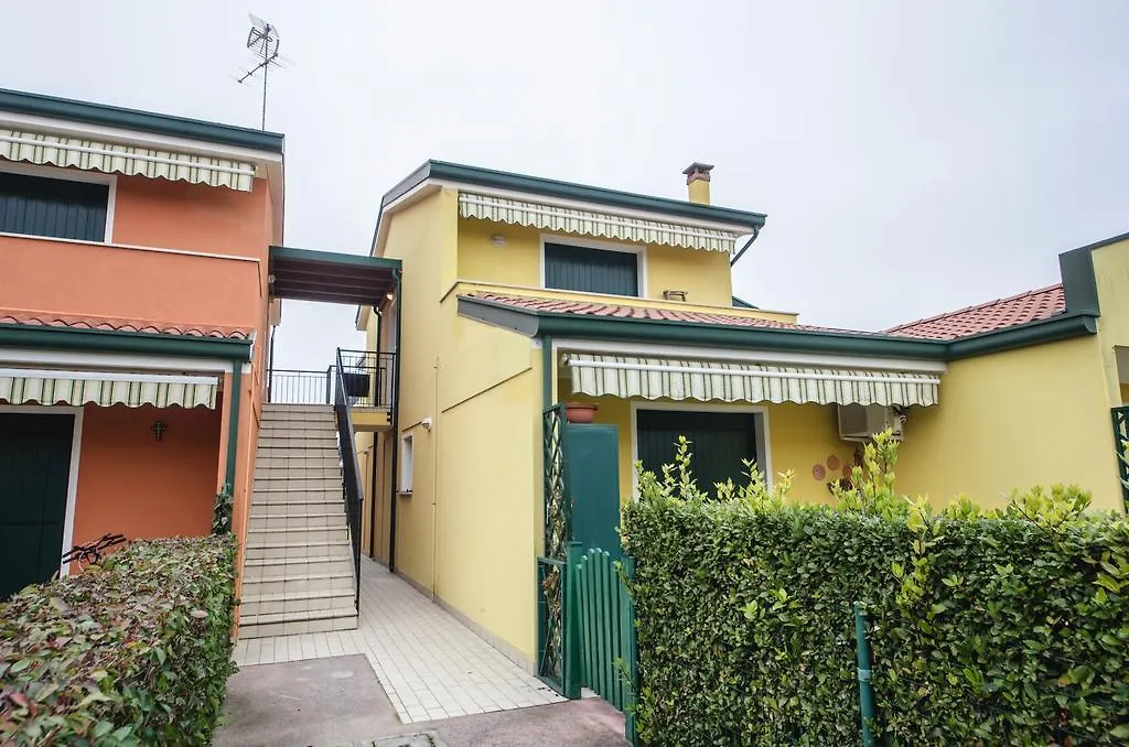 Residence Villaggio Dei Fiori Con Piscina E Posto Spiaggia Incluso カオルレ アパート