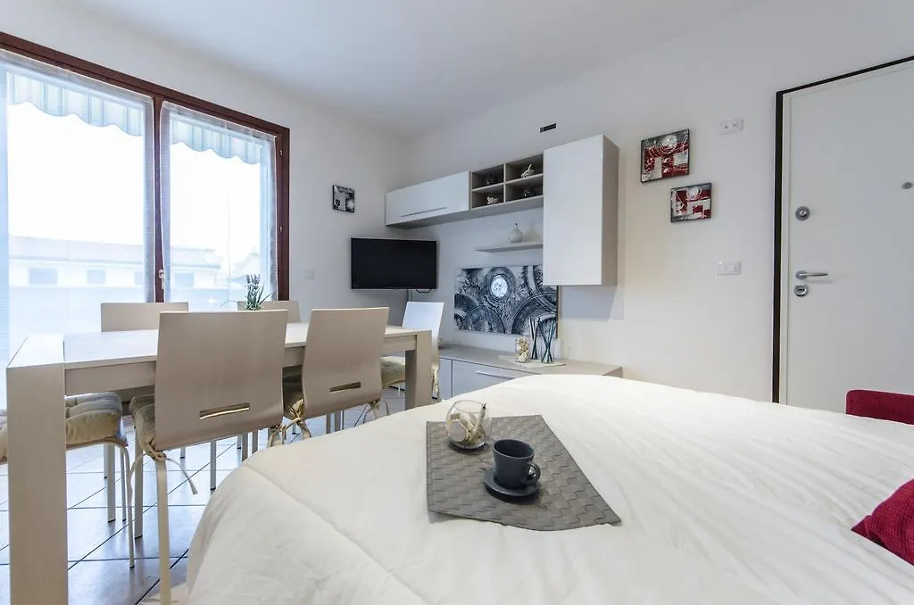 アパート Residence Villaggio Dei Fiori Con Piscina E Posto Spiaggia Incluso カオルレ